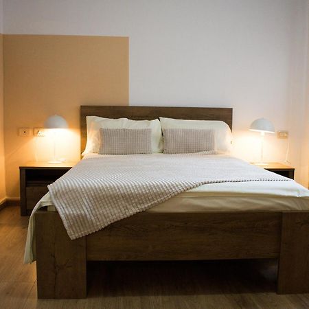 Angie'S Perfect Location Flat - Walk To Sights Tirana Exterior foto